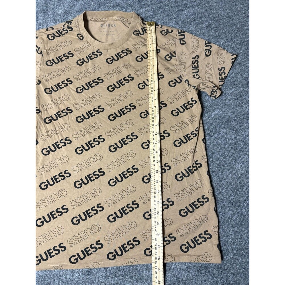 GUESS Shirt Mens M Beige Crew Neck Tagless Allover Logo Graphic Tee Casual - Picture 3 of 5